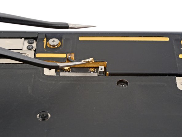 MacBook Air 2022 (M2) Left Speaker Replacement: crwdns2935265:014crwdnd2935265:02crwdnd2935265:02crwdne2935265:0