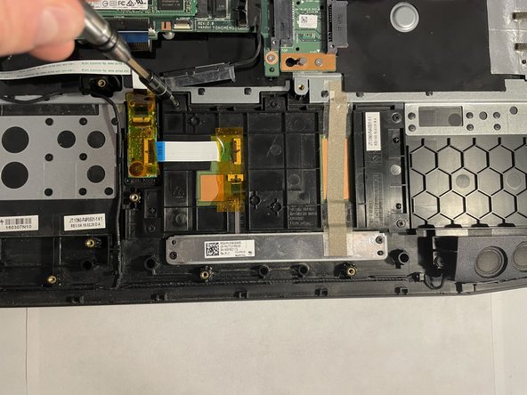 Acer Predator 17 G9-791 Trackpad Replacement, Trackpad: crwdns2935265:011crwdnd2935265:02crwdnd2935265:02crwdne2935265:0