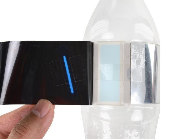 Rise of Skywalker Coca-Cola Bottle Teardown: step 4, image 2 of 3