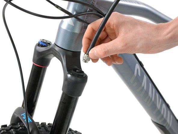 How to fine adjust your Strive AL 6.0 Race, Suspension fork air pressure: paso 6, imagen 2 de 3