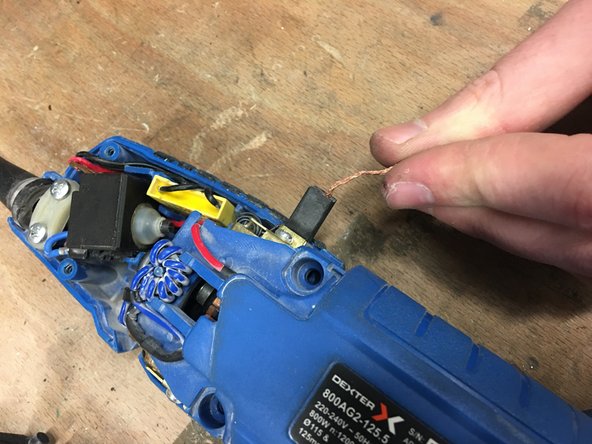 Dexter 800W Corded Angle Grinder - 800AG2-125.5 Motor Replacement: 手順 11、 2の画像 1