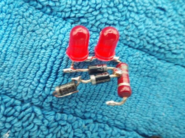 9V batterijtester met 2 rode LED's - zelfgemaakt ontwerp.: stap 4, afbeelding 3 van 3