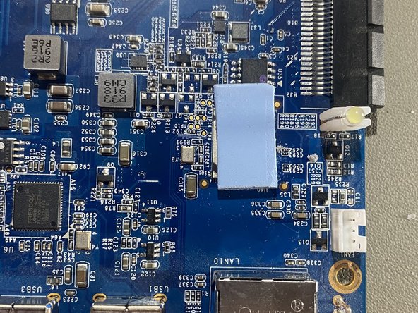 OWC Thunderbolt 3 Pro Dock fan replacement, Replacing thermal pad (optional): crwdns2935265:013crwdnd2935265:03crwdnd2935265:03crwdne2935265:0