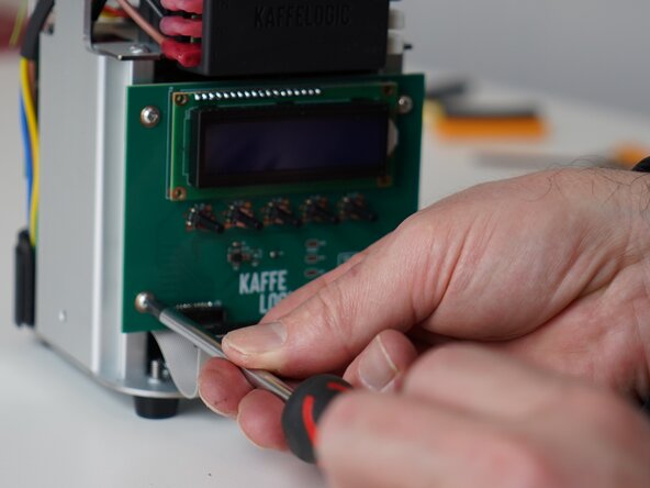 Kaffelogic Nano 7/LINK (D-P Serial) LCD Board Replacement, Remove PCB screws: adım 7, 3 resimden 3.
