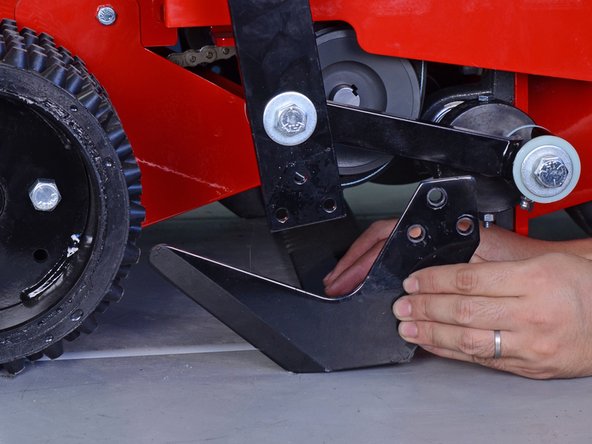 Classen Sod Cutter SC18AHDCA 2019 Blade Replacement, Remove the blade: crwdns2935265:04crwdnd2935265:02crwdnd2935265:02crwdne2935265:0