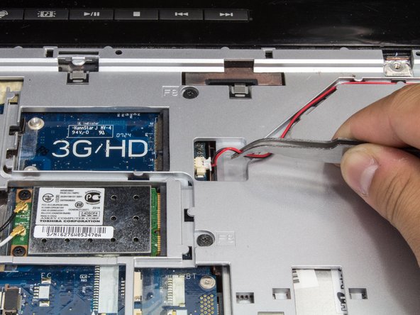 Toshiba Satellite A215 S4697 Screen Replacement: crwdns2935265:013crwdnd2935265:02crwdnd2935265:03crwdne2935265:0