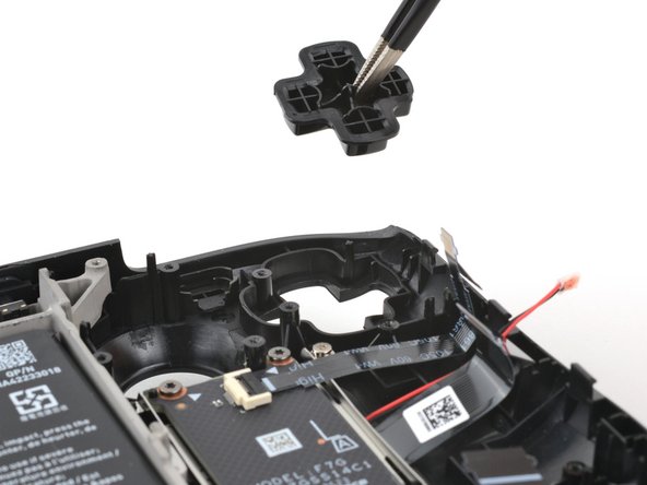 Steam Deck OLED Front Shell Replacement, Remove the D-pad: crwdns2935265:043crwdnd2935265:02crwdnd2935265:03crwdne2935265:0