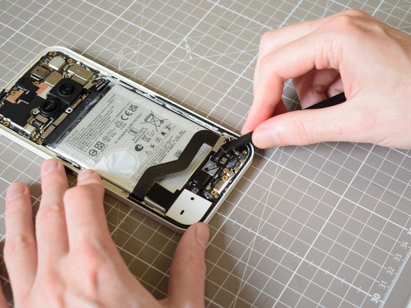 Nothing Phone (2a) Battery Replacement, Disconnect the flex cable on top leading to the sub board: crwdns2935265:017crwdnd2935265:02crwdnd2935265:02crwdne2935265:0