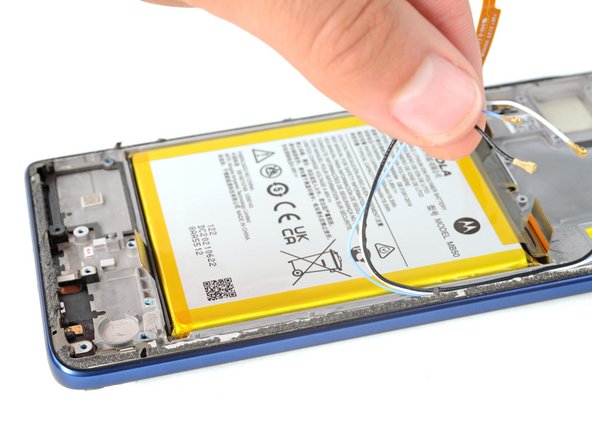 Motorola Edge 5G UW (2022) Screen Replacement, Remove the antennas: crwdns2935265:045crwdnd2935265:02crwdnd2935265:03crwdne2935265:0