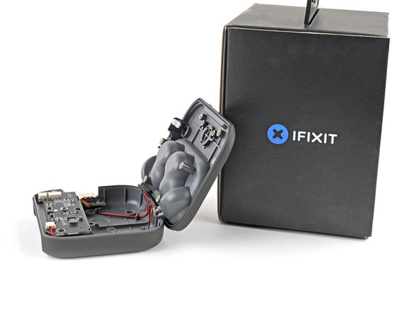 Fairphone Fairbuds Mainboard Replacement, Open the charging core: crwdns2935265:07crwdnd2935265:03crwdnd2935265:03crwdne2935265:0