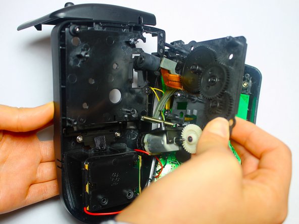 DYMO LabelPOINT 100 Rubber Transport Roller Replacement, Remove Back Panel: crwdns2935265:05crwdnd2935265:02crwdnd2935265:03crwdne2935265:0