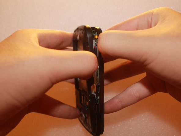 Pantech Burst Motherboard Replacement: crwdns2935265:05crwdnd2935265:02crwdnd2935265:03crwdne2935265:0