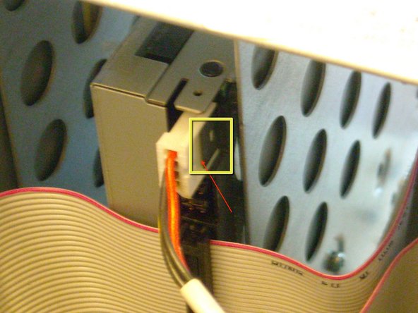 Power Macintosh 8600(250) Teardown: crwdns2935265:011crwdnd2935265:02crwdnd2935265:03crwdne2935265:0