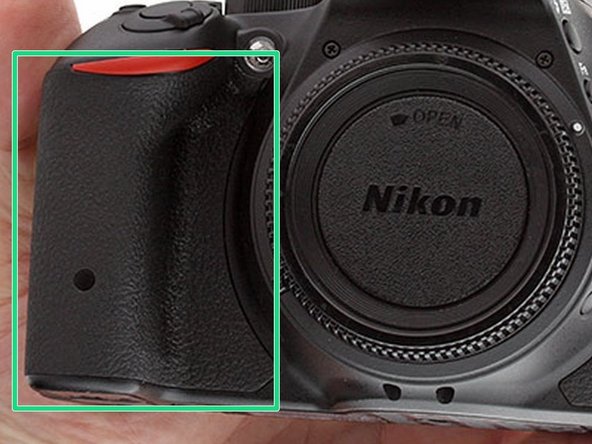 Nikon D5500 Rückabdeckung austauschen, Schrauben unter dem Frontgriff: Schritt 5, Bild 1 von 2