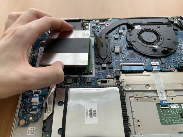 HP ENVY ×360 15-bp106ng RAM Replacement, Remove RAM housing: crwdns2935265:09crwdnd2935265:02crwdnd2935265:03crwdne2935265:0