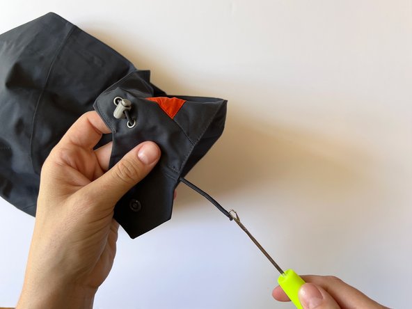 Cord Lock Replacement, Rethread the drawcord: crwdns2935265:04crwdnd2935265:03crwdnd2935265:03crwdne2935265:0