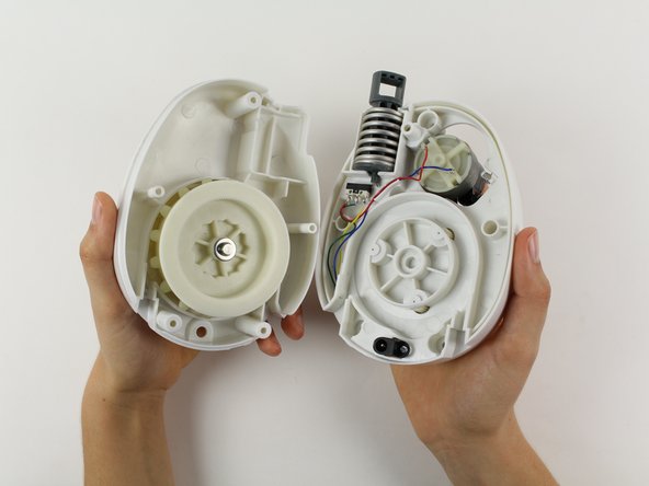 GravityLight Mounting Post Replacement and Spring Replacement, Separating the Back Panel Housing: crwdns2935265:04crwdnd2935265:03crwdnd2935265:03crwdne2935265:0