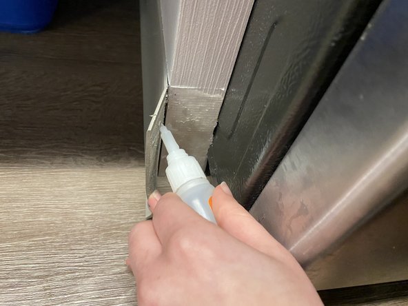 How to Replace Vinyl Baseboard: adım 3, 3 resimden 2.