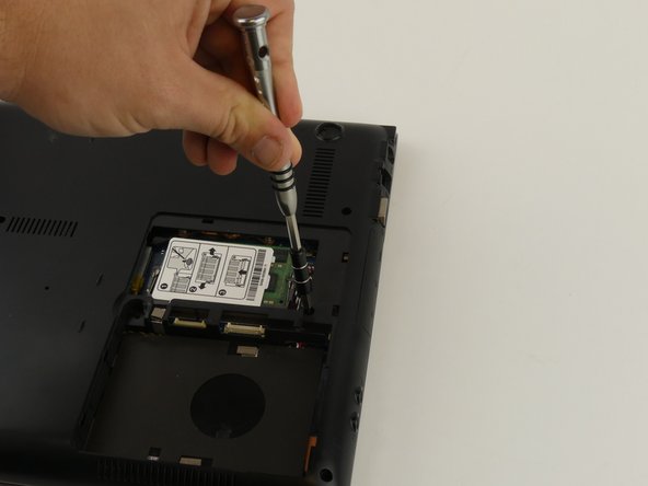 Samsung NP-QX411L Screen Replacement, Hinges: crwdns2935265:07crwdnd2935265:02crwdnd2935265:02crwdne2935265:0