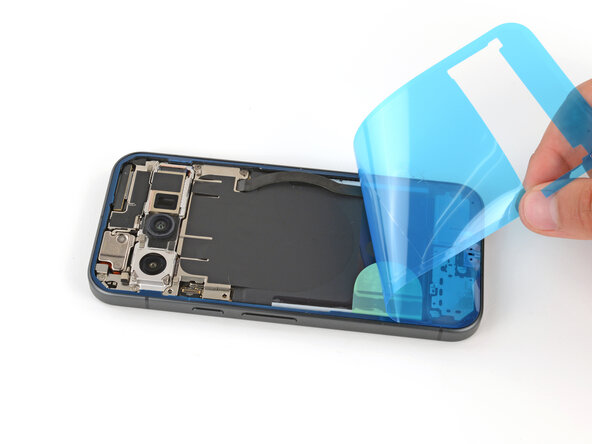 Google Pixel 10 Vibration Motor Replacement, Remove the larger liner: 45 단계, 이미지 3개 중 2개