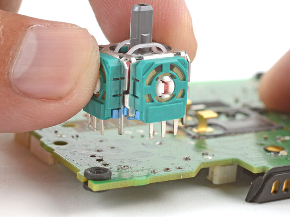 DualSense Controller v2 Joystick Replacement, Solder the replacement joystick: crwdns2935265:053crwdnd2935265:01crwdnd2935265:02crwdne2935265:0