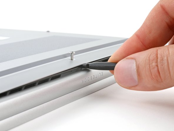 HP EliteBook 840 G9 Memory Module Replacement, Release the bottom cover clips: crwdns2935265:03crwdnd2935265:02crwdnd2935265:02crwdne2935265:0