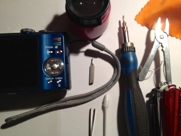 Panasonic Lumix DMC-TZ10 Image Sensor Repair, Clean the protective cover: crwdns2935265:08crwdnd2935265:02crwdnd2935265:02crwdne2935265:0