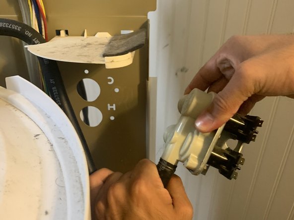 Kenmore 80 Series Washer Water Inlet Valve Replacement, Remove clamp from interior water hose: crwdns2935265:010crwdnd2935265:02crwdnd2935265:03crwdne2935265:0