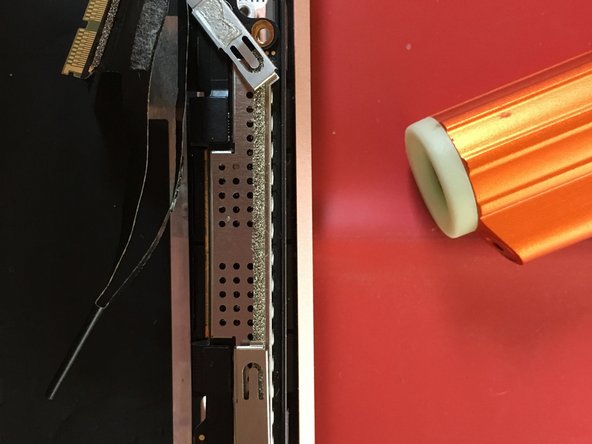 How to build a display using a iMac: step 12, image 1 of 3
