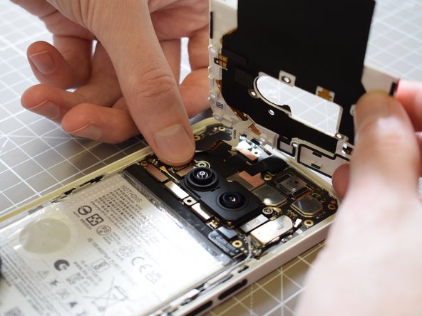 Nothing Phone (2a) Battery Replacement, Reconnect the Glyph flex cable: crwdns2935265:024crwdnd2935265:03crwdnd2935265:03crwdne2935265:0