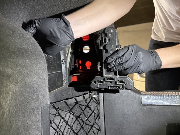 2005 Volkswagen Jetta Tail Light Replacement Guide: step 6, image 3 of 3