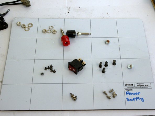 RadioShack 22-510 Switching Power Supply Teardown, Remove the Board From the Chassis: crwdns2935265:06crwdnd2935265:03crwdnd2935265:03crwdne2935265:0