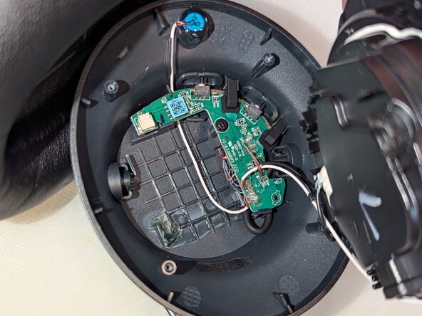 Soundcore Headphone Battery Replacement, Remove the worn battery.: crwdns2935265:03crwdnd2935265:03crwdnd2935265:03crwdne2935265:0