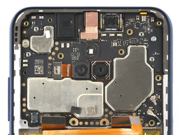 Motorola Moto G Play (2021) Screen Replacement, Unfasten the motherboard: crwdns2935265:019crwdnd2935265:02crwdnd2935265:02crwdne2935265:0