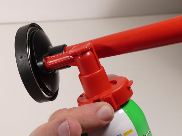 Marco TA1 Gas Bottle Replacement, Push the half-circle lock: 3 단계, 이미지 3개 중 2개