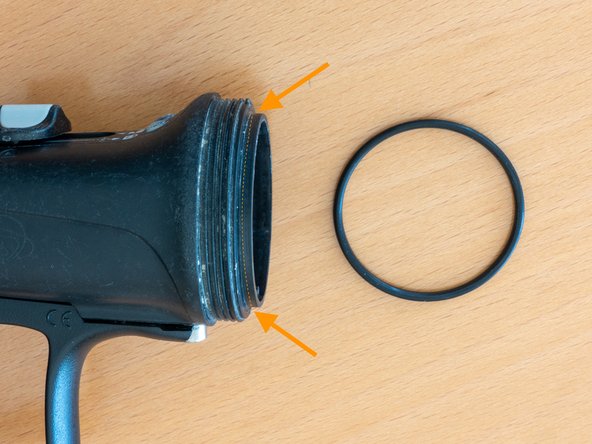 Light and Motion SOLA VIDEO2000  battery Replacement, Remove the O-ring: crwdns2935265:05crwdnd2935265:02crwdnd2935265:02crwdne2935265:0