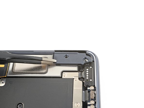 MacBook Air 2022 (M2) Left Speaker Replacement, Remove the right hinge cover: crwdns2935265:016crwdnd2935265:02crwdnd2935265:03crwdne2935265:0