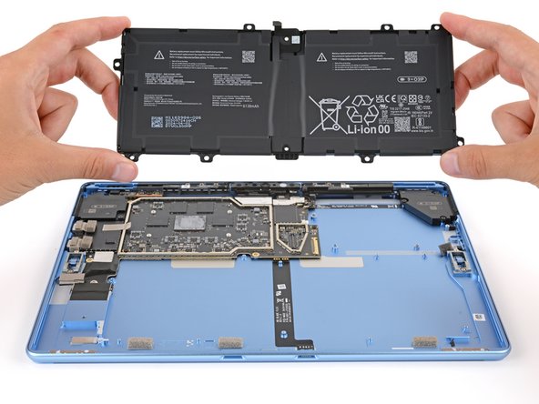 Microsoft Surface Pro 11 Battery Replacement, Remove the battery: passo 40, immagine 2 di 2