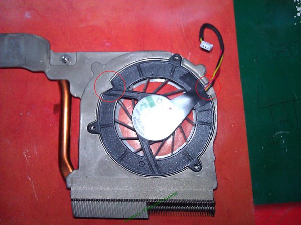 Take care of the marks to assemble the fan correctly