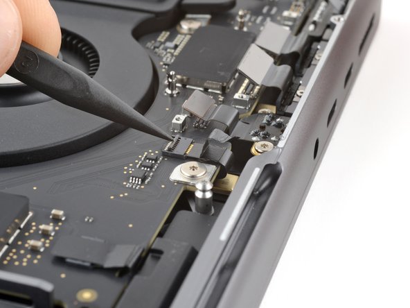 MacBook Pro 14" Late 2023 (M3) USB-C Ports Replacement, Disconnect the microphone: crwdns2935265:035crwdnd2935265:02crwdnd2935265:03crwdne2935265:0