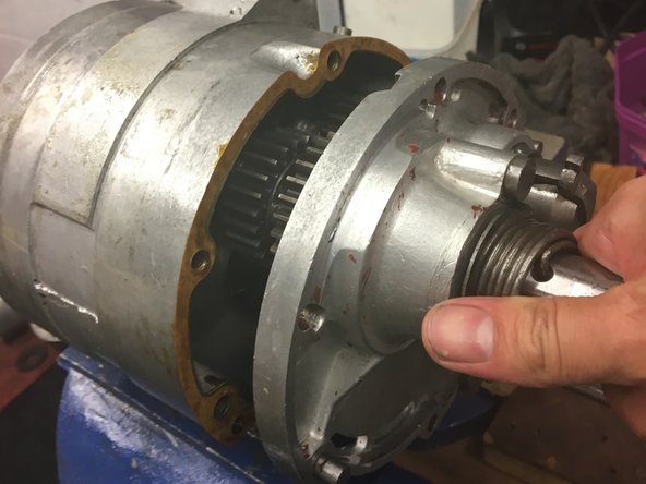 AJS/Matchless Lightweight Gearbox Overhaul, Reassemble the two gearbox halves: crwdns2935265:025crwdnd2935265:02crwdnd2935265:02crwdne2935265:0