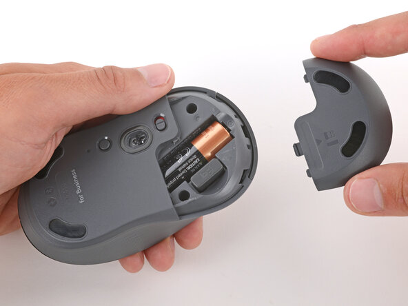 Logitech Signature M650 Battery Replacement, Remove the battery cover: crwdns2935265:02crwdnd2935265:03crwdnd2935265:03crwdne2935265:0