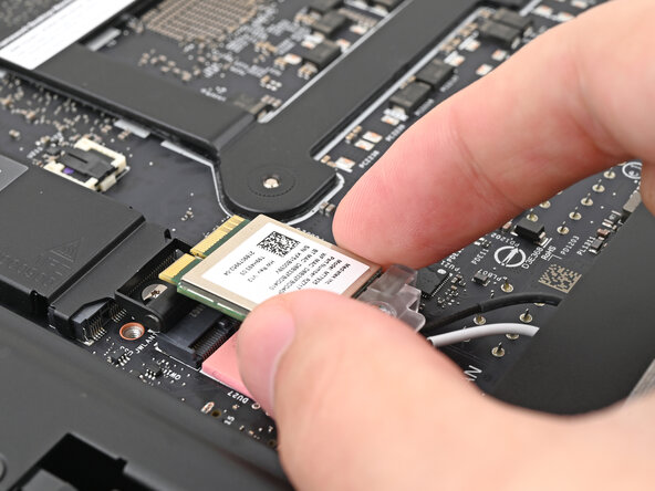 Framework Desktop Mainboard Replacement, Reposition the Wi-Fi module: Schritt 31, Bild 1 von 3