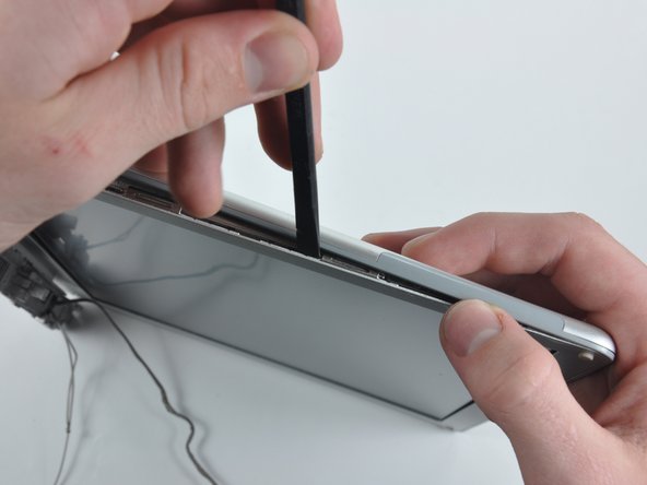 PowerBook G4 Aluminum 12" 1-1.5 GHz Display Data Cable Replacement: crwdns2935265:064crwdnd2935265:03crwdnd2935265:03crwdne2935265:0