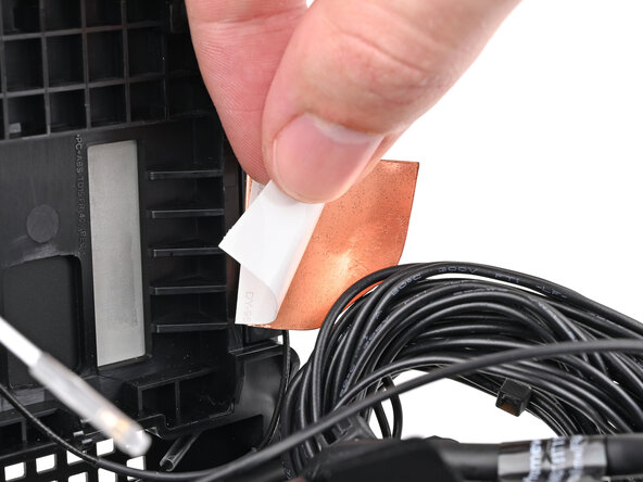 Framework Desktop Antennas Replacement, Remove the adhesive liner: Schritt 47, Bild 1 von 2