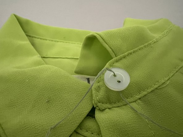 How to Replace a Button on a Shirt: crwdns2935265:05crwdnd2935265:02crwdnd2935265:03crwdne2935265:0