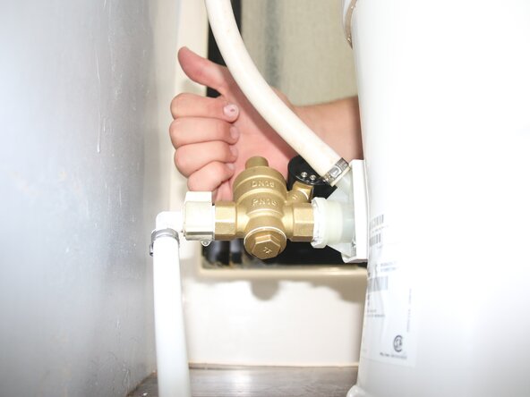 How to Fix RV Toilet Water Pressure: crwdns2935265:011crwdnd2935265:01crwdnd2935265:01crwdne2935265:0