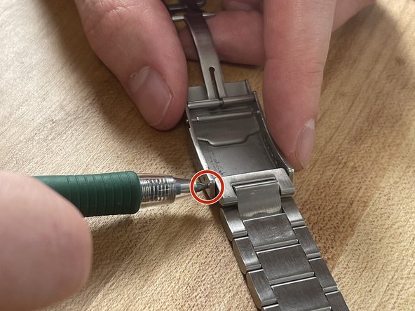 Helm Khuraburi Watch Adjustment and Sizing Guide, Fine-Tuning the Clasp Position: crwdns2935265:011crwdnd2935265:03crwdnd2935265:03crwdne2935265:0