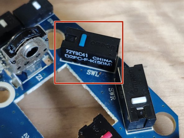 Roccat Tyon omron switch Replacement, solder the new switch: crwdns2935265:08crwdnd2935265:02crwdnd2935265:02crwdne2935265:0