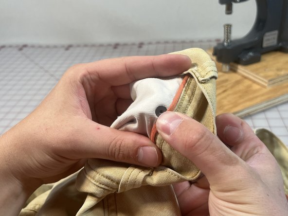 Rivet Replacement on Work Pants, Set the rivet and quality control: crwdns2935265:04crwdnd2935265:03crwdnd2935265:03crwdne2935265:0